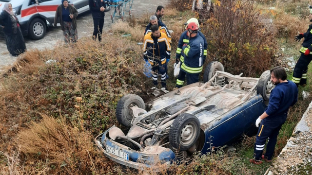 Şarampole yuvarlanan otomobilin sürücüsü öldü