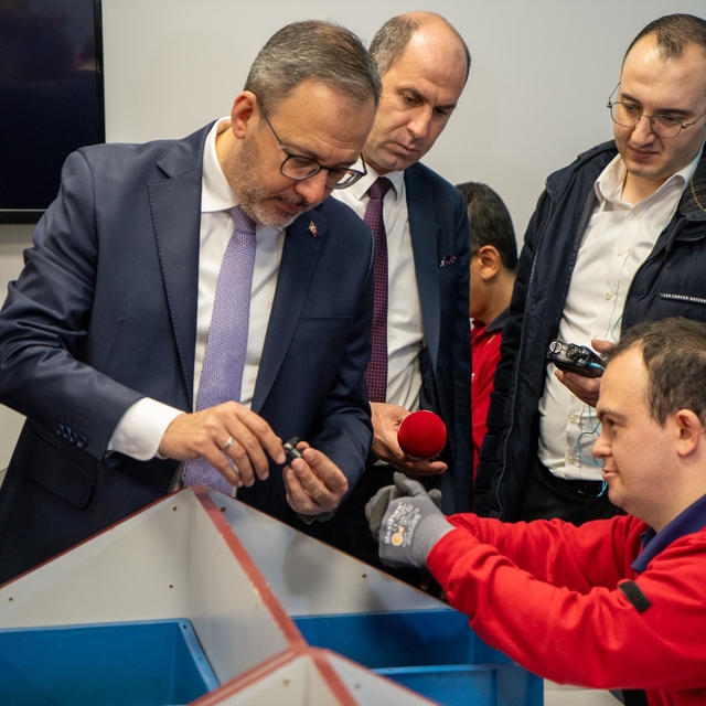 Kasapoğlu: "Bu komisyon bir masabaşı komisyonu değil"
Engelli bireylerin is...