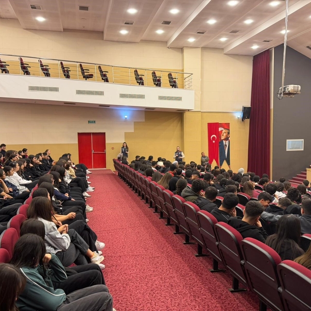 Adana'da öğrencilere dijital güvenlik eğitimi verildi