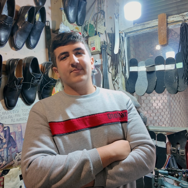 16 yaşında dükkanı devraldı, 3 buçuk metrekarede dede mesleğini sürdürüyor