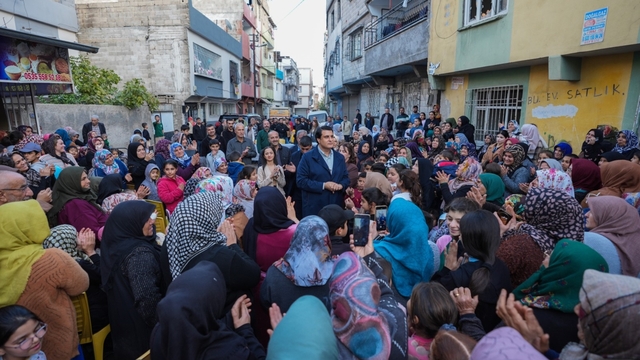 Başkan Yılmaz'ın mahalle ziyareti mitinge dönüştü
Yılmaz: "Şehitkamil'de hiç kimse yalnız değil"