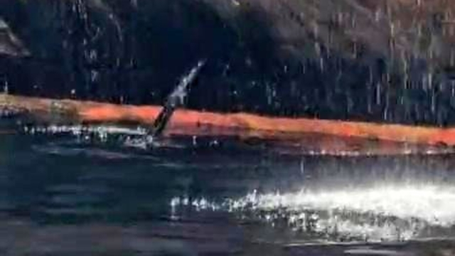 Vurulan tanker KAIROS'ta sızıntı tespit edildi