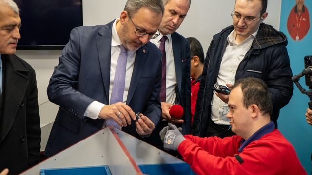 Kasapoğlu: "Bu komisyon bir masabaşı komisyonu değil"
Engelli bireylerin istihdam modeli TBMM Komisyon üyelerine tanıtıldı