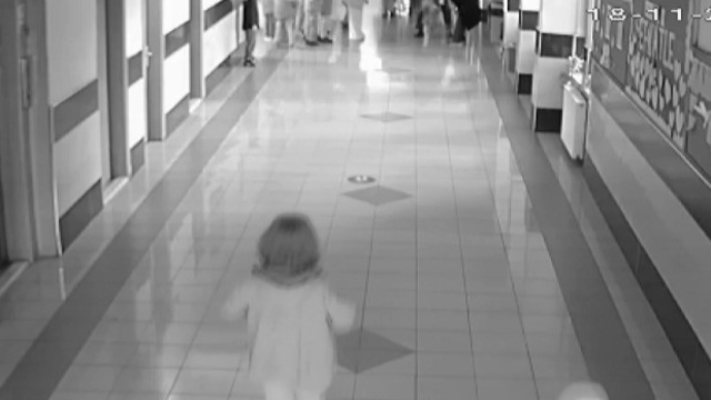 Kahramanmaraş'ta soluk borusuna yiyecek kaçan öğrenci Heimlich manevrasıyla kurtarıldı
Öğrencinin okul müdürünün müdahalesiyle kurtarılma anı ise saniye saniye görüntülendi