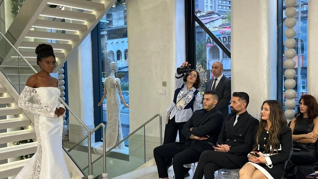 Bursa'da muhteşem gelinlik defilesi: 26 koleksiyon 15 mankenle podyuma taştı