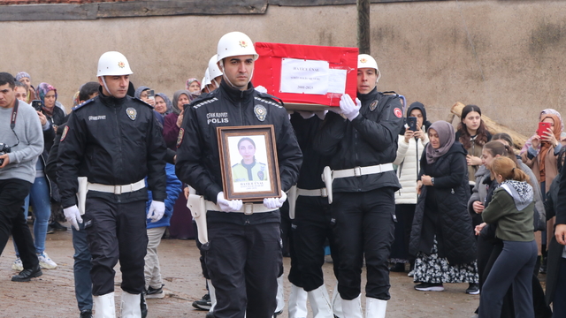 Manisa'da ekip aracının tıra çarpması sonucu şehit olan polisin cenazesi Çankırı'da toprağa verildi