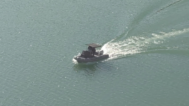 Zernek Barajı'nda ROW cihazıyla arama çalışması
Otomobilin uçtuğu barajda kaybolan bir kişiyi arama çalışmaları devam ediyor