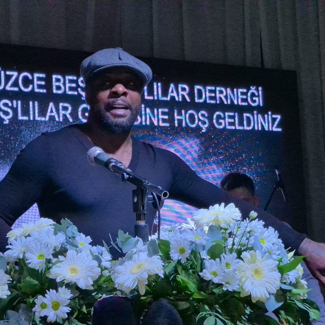 Beşiktaşlı eski futbolcular Düzce'de taraftarla buluştu