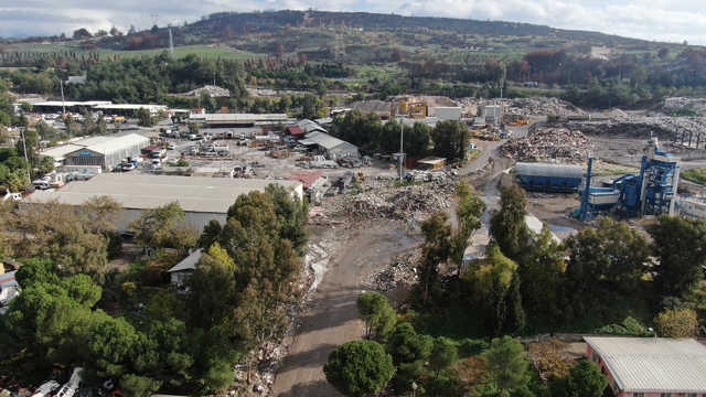 Buca Belediyesi'ne karşı çöp eylemi sürüyor