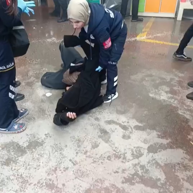 Pazar alanında korkutan anlar: 1 kişi dumandan etkilendi