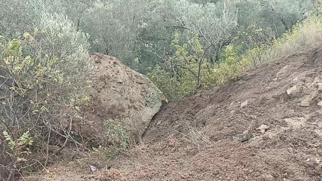 Çanakkale'de heyelan nedeniyle kapanan yol ulaşıma açıldı