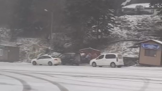 Uludağ'da kar yağışı etkisini gösterdi