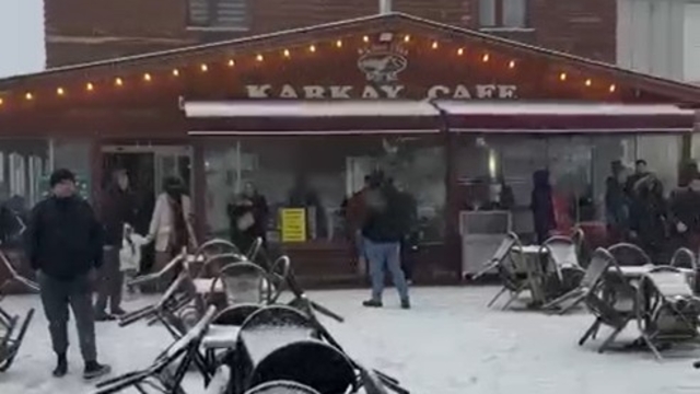 Uludağ'da kar yağışı sürüyor