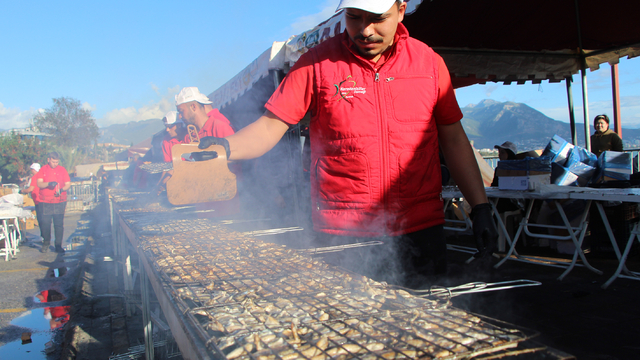Antalya'da 3. Hamsi Festivali'nde 7 ton hamsi dağıtıldı