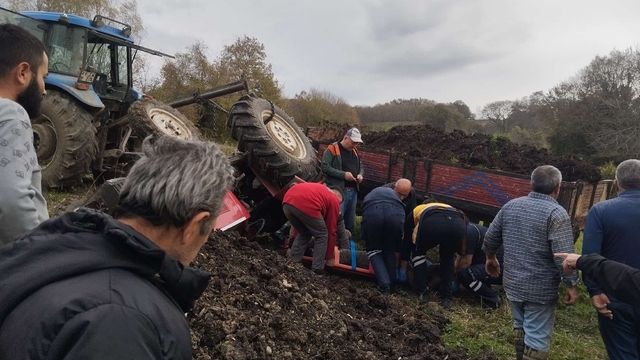 Samsun'da devrilen traktörün sürücüsü yaralandı