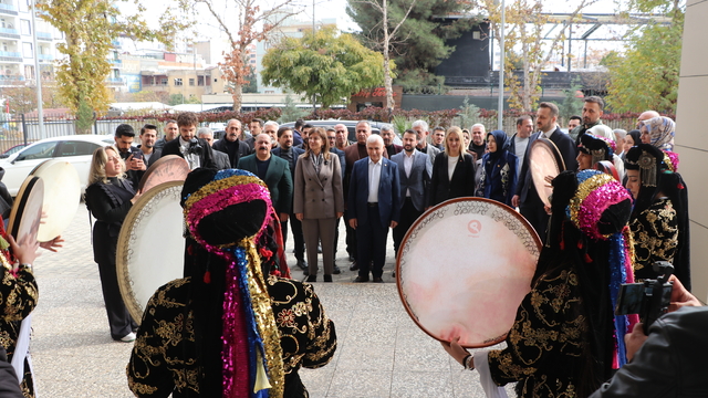 AK Parti Genel Merkez Kadın Kolları İnsan Hakları Başkanı Gerçek Tekin, Siirt'te konuştu: