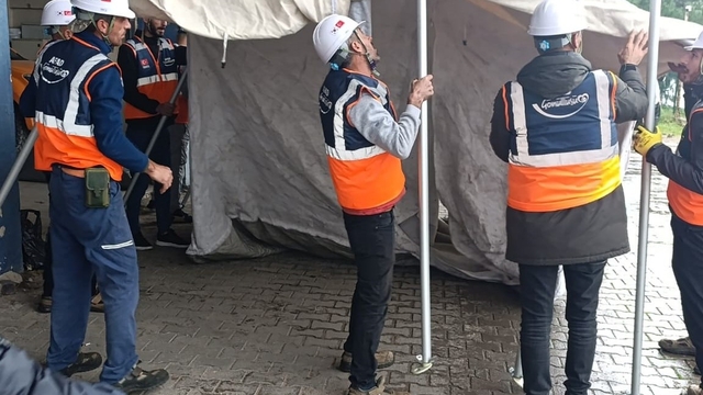 Aydınlı inşatçılar mesleklerini can kurtarmaya adadı
Deprem kuşağındaki Aydın'da inşaatçı AFAD gönüllülerinden tam hazırlık