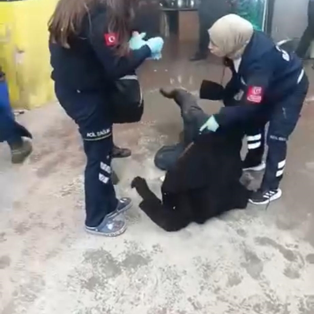 Bursa'da pazar alanında yangın; 1 kişi dumandan etkilendi