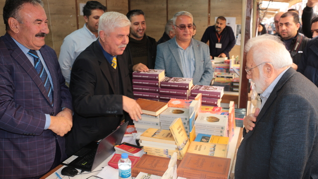 Şırnak'ta "Cezeri'nin İzinde Kardeşlik Ruhuyla Türkiye Yüzyılı Cizre Kitap Fuarı" sona erdi