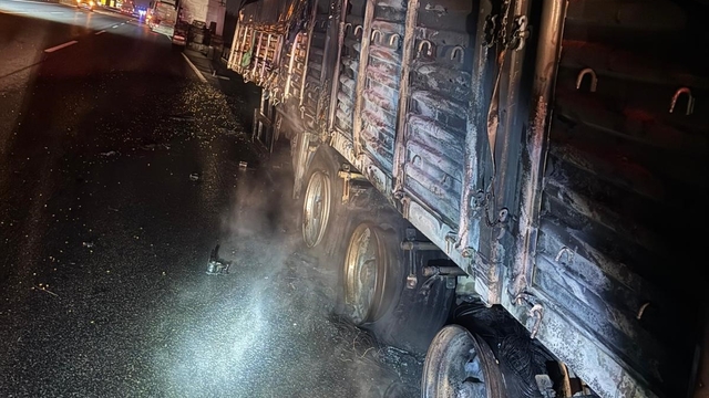 Osmaniye'de mısır yüklü tır alev alev yandı