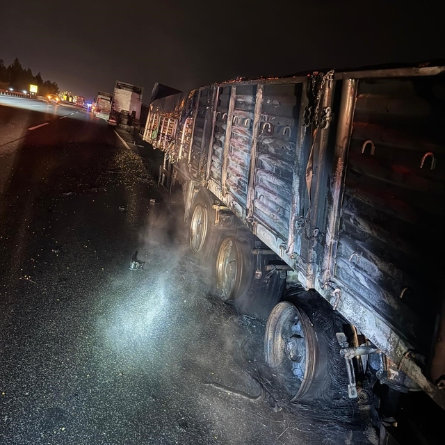 Osmaniye'de mısır yüklü tır alev alev yandı