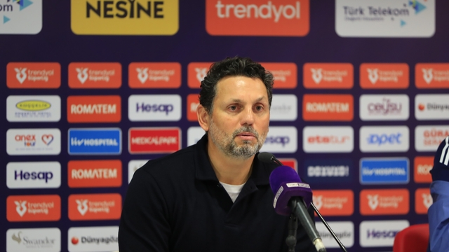 Erol Bulut: "İstifamla çok fazla şeyin değişeceğini düşünmüyorum"
Antalyaspor Teknik Direktörü Erol Bulut:
"Kazanabileceğimiz, kaybetmememiz gereken bir maçtı"
"Taraftarın isteğine göre oyuncu değiştirmiyorum"
"Şanssızlıklar bizim tarafımızda"