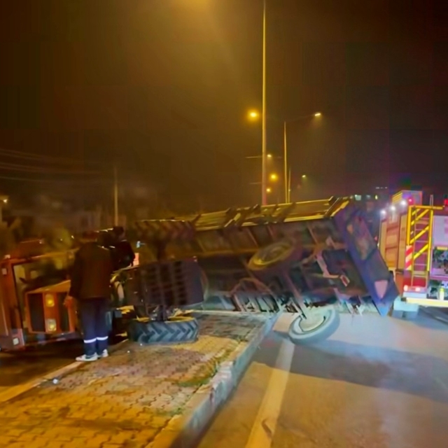 Söke'de traktör devrildi: 1 yaralı