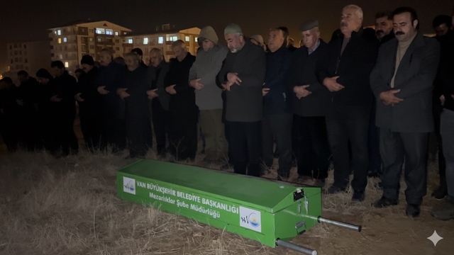 Baraja uçan araçta hayatını kaybeden 22 yaşındaki Cihat gözyaşları arasında toprağa verildi