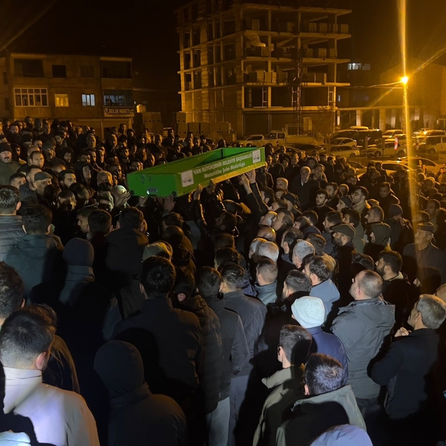 Van'da baraj gölüne yuvarlanan otomobildeki 3 kişi öldü (5)