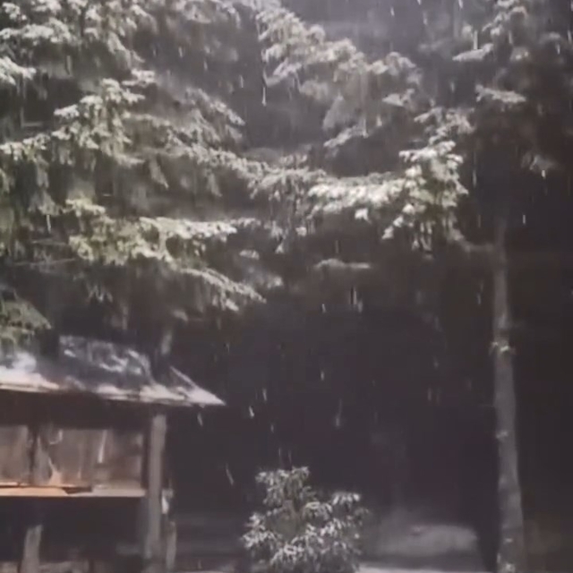 Kartepe'ye mevsimin ilk karı yağdı