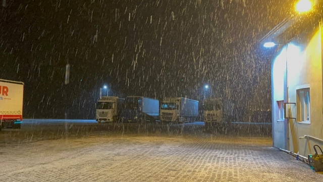 Ardahan'da yükseklerde kar etkili oluyor