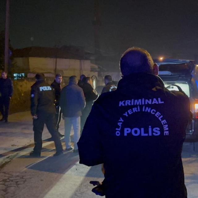 Bıçakla yaralanan şahıs, aracıyla hastaneye gitmeye çalıştı
Oğlu bıçakla ya...