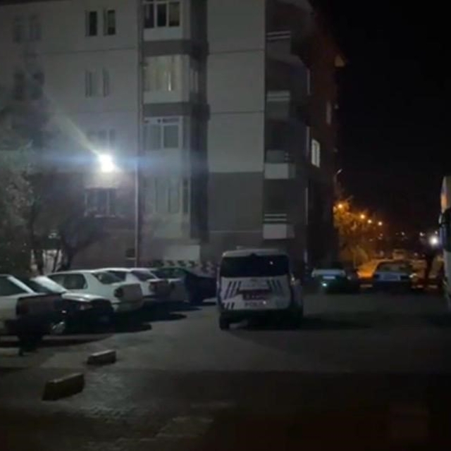 Kayseri'de ekipler 1 saat arayla yaşanan farklı olaylarda bıçakla yaralanan...