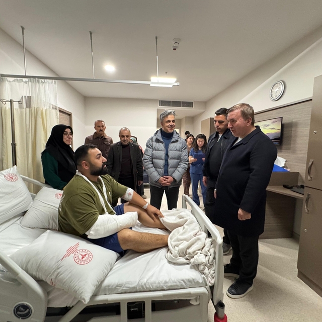 Vali Aydoğdu'dan hastalara moral ziyareti