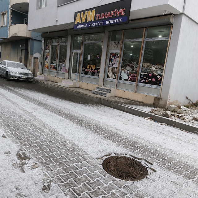 Diyadin'e mevsimin ilk karı düştü