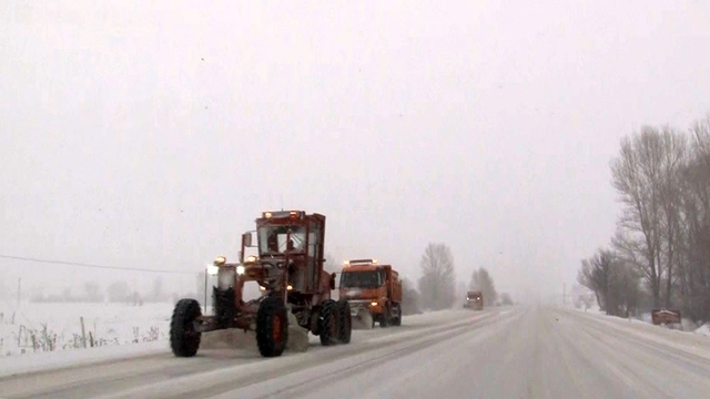 Erzincan'ın yüksek kesimlerinde kar yağışı etkili oldu
