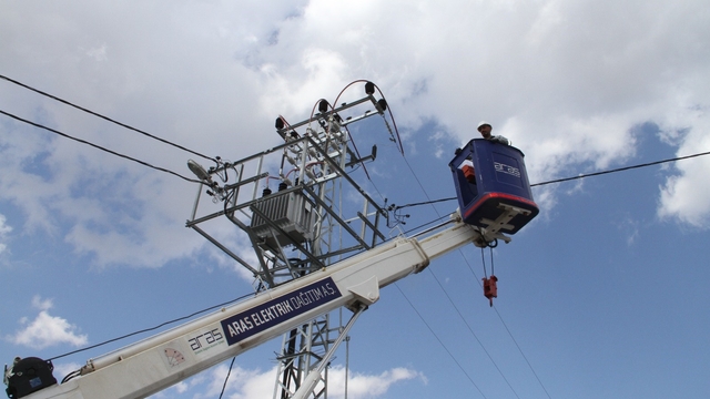 Aras EDAŞ, Patnos'ta enerji altyapısını güçlendirmeyi sürdürüyor