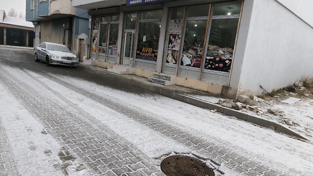 Diyadin'e mevsimin ilk karı düştü