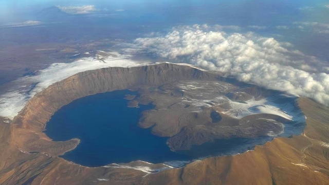 Dünyanın ikinci büyük krateri havadan böyle görüntülendi