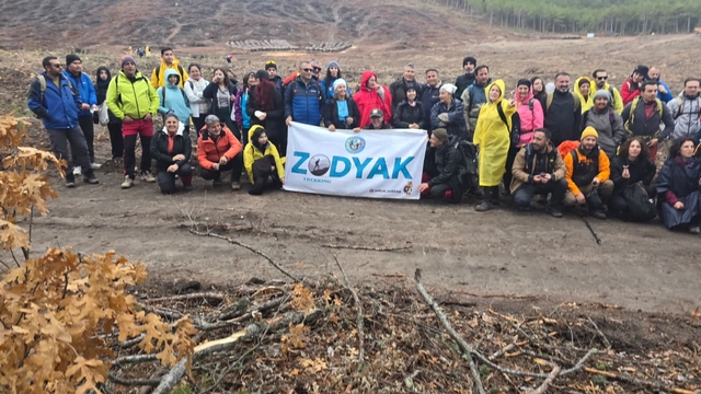 Orman yangınlarından etkilenen bölgede 450 fidan dikildi
ZODYAK Doğa Yürüyüşü Ekibi'nden anlamlı etkinlik