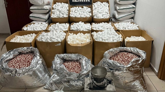 İzmir'de 2 milyon 309 bin 774 sentetik hap ele geçirildi