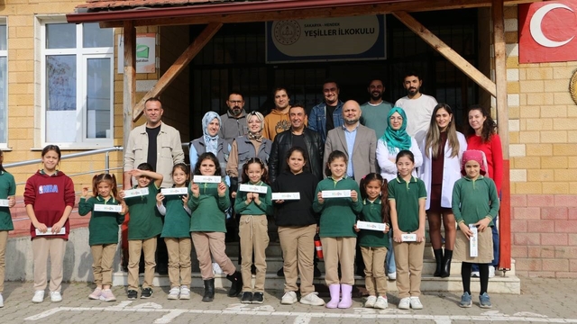 "Bir Hikaye Bin Neşe" çocukların yüzünde tebessüm oluyor