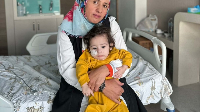 SMA'lı Kerem'in annesi: Oğlumu kardeşlerine kavuşturun