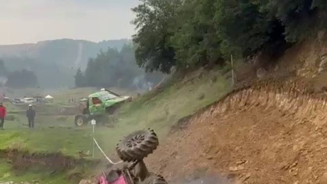Off-road yarışında kontrolden çıkan araç böyle takla attı
Korku dolu anlar kamerada, takla atan araçtan burnu kanamadan çıktı