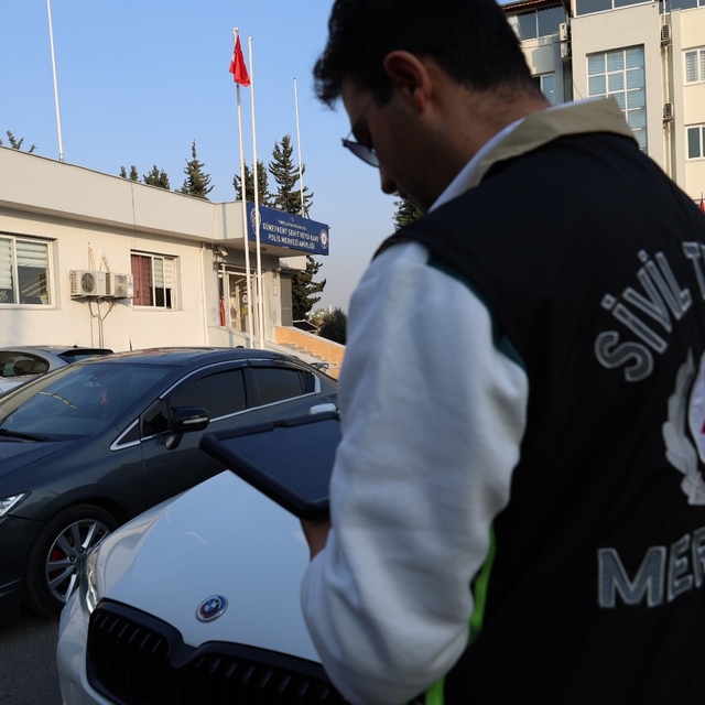 Mersin'de yol kapatan düğün konvoyuna katılanlara ceza