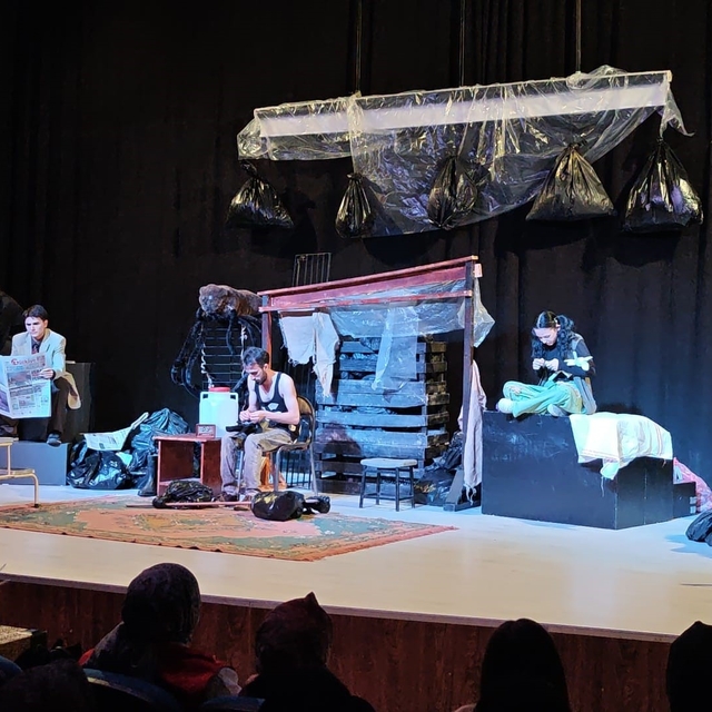 Aşkale'de tiyatro keyfi: "Mavi Kolye" oyunu sahnelendi