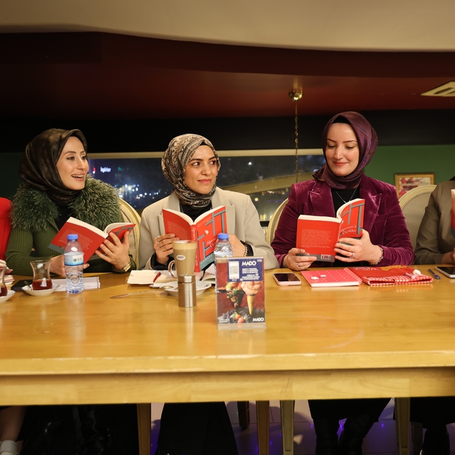 Elazığlı kadınlardan, altın yerine kitap günü
Farklı mesleklerden kadınlar,...