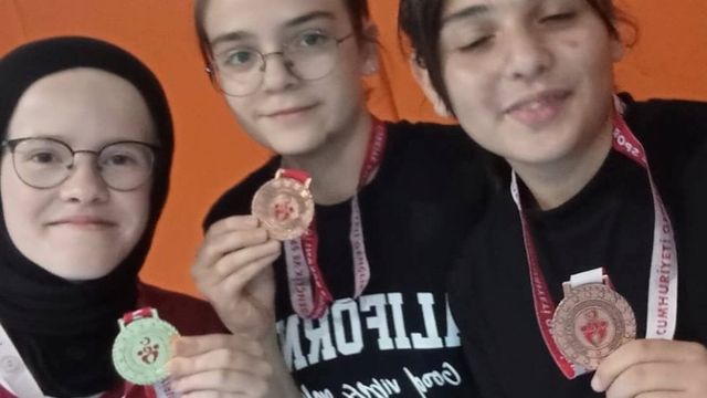 Kütahya Akşemsettin Kız Anadolu İmam Hatip Lisesi'nin masa tenisi başarısı