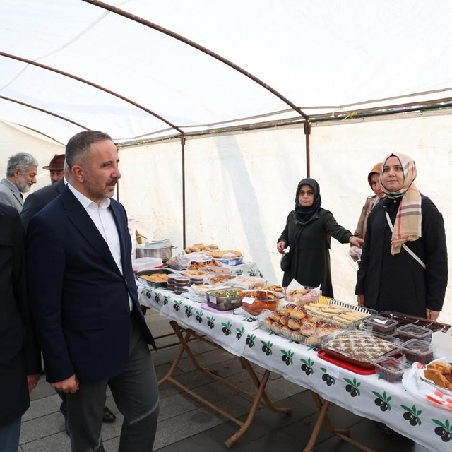 Perşembe'de Filistin'e destek için hayır çarşısı açıldı