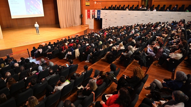 Bursa'da eğitim masaya yatırıldı
Bursa'da "Eğitimde Yeni Yaklaşımlar" konferansı gerçekleştirildi